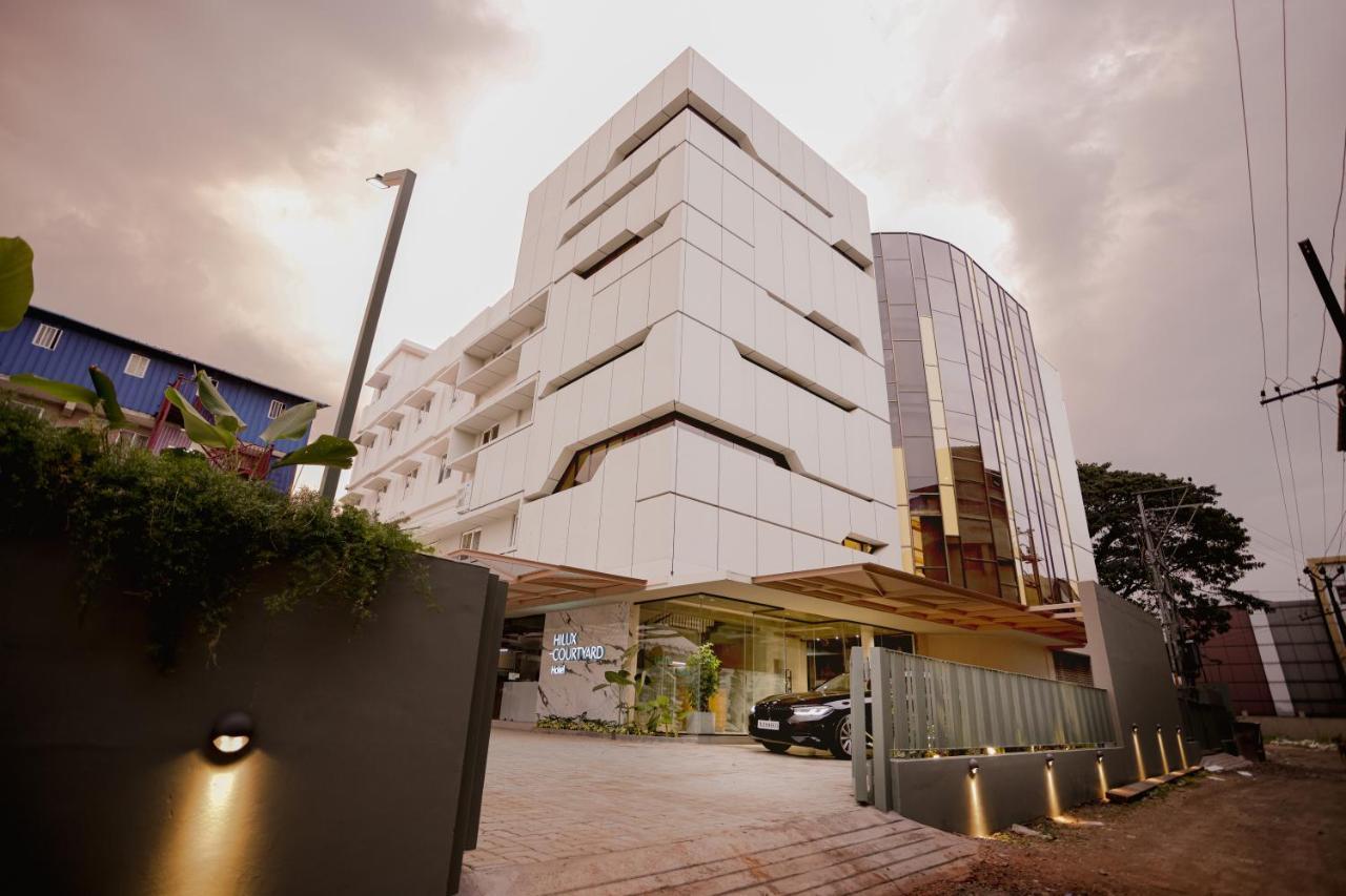 Hilux Courtyard Hotel Palakkad Exterior photo