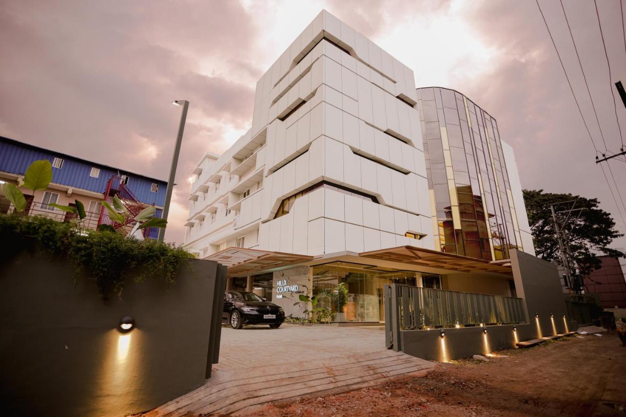 Hilux Courtyard Hotel Palakkad Exterior photo